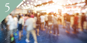 辛い待機列や会場の人混みに耐える必要はありません。